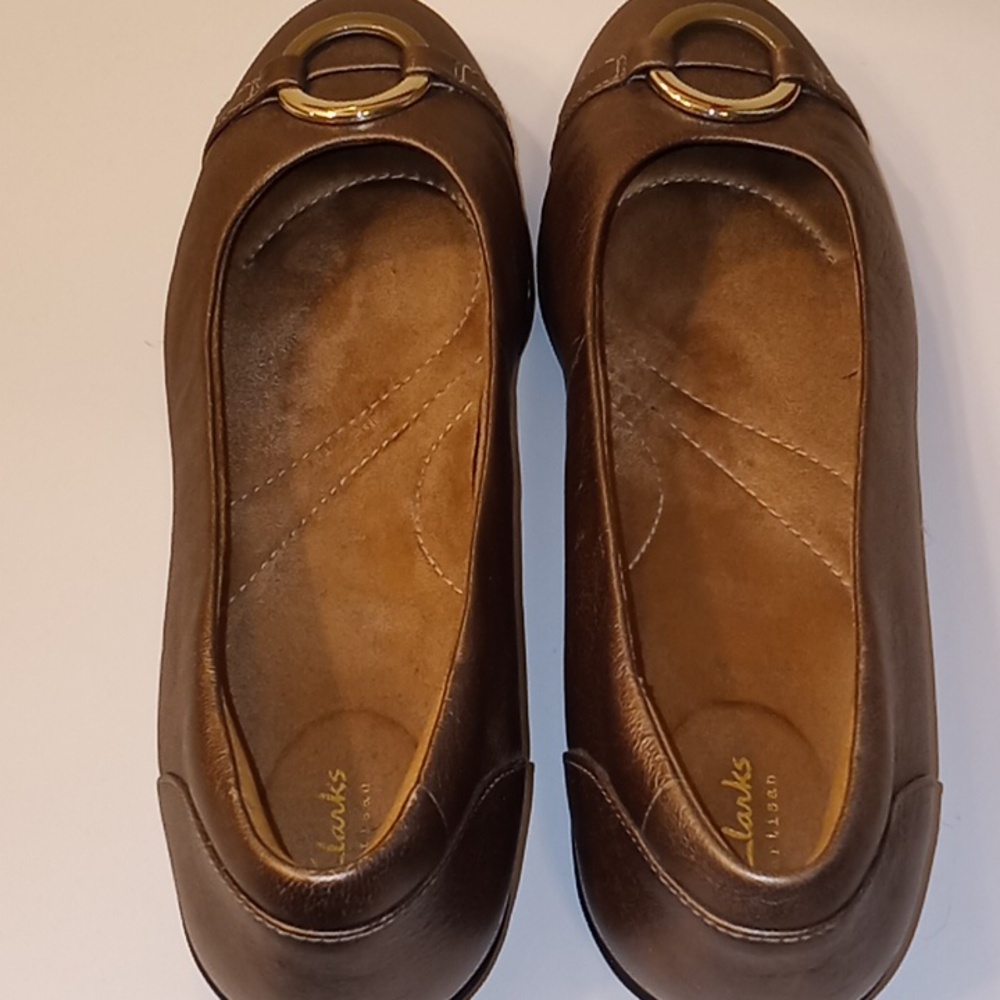 Clarks Artisan slip on shoe size 9.5, gold/copper